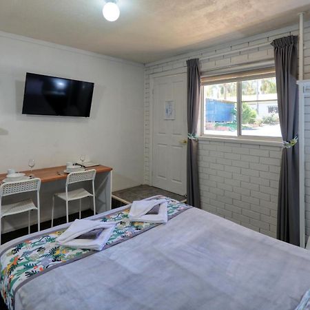 Oasis Motel Peak Hill Экстерьер фото